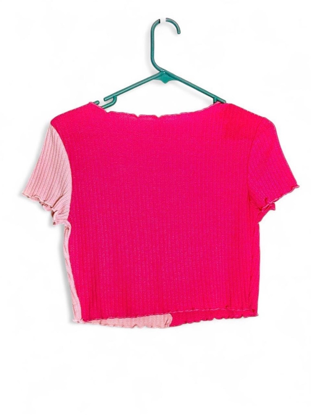 Two-Tone Pink Ribbed Button Crop Top - Picture 2 of 3